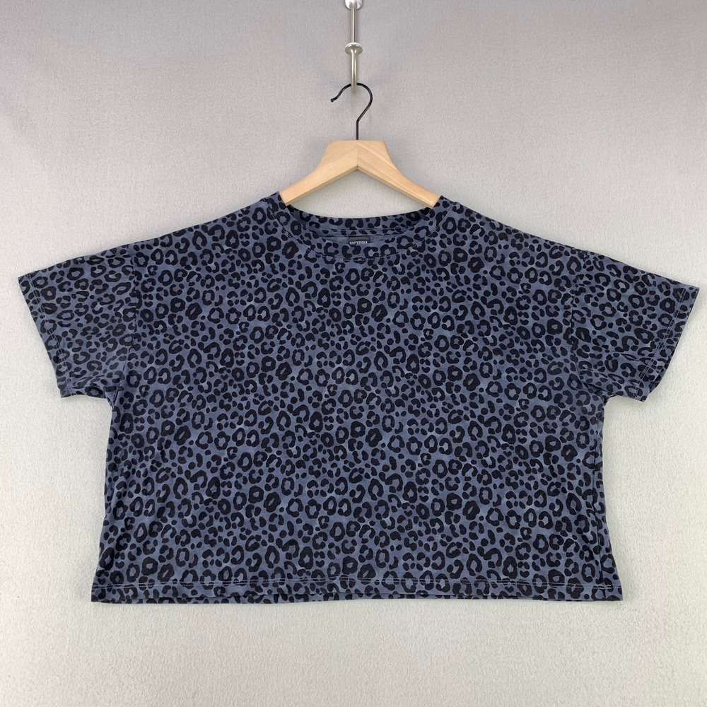 Victoria Sport Leopard Print T-Shirt Women M Blue Black Cropped Short Sleeve Tee